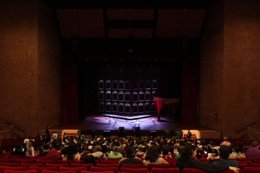 Qué lugares eran considerados centros teatrales 7 que lugares eran considerados centros teatrales