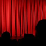 que papel desempena el humor en el teatro realista