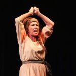que rol tuvieron las mujeres en el teatro romano