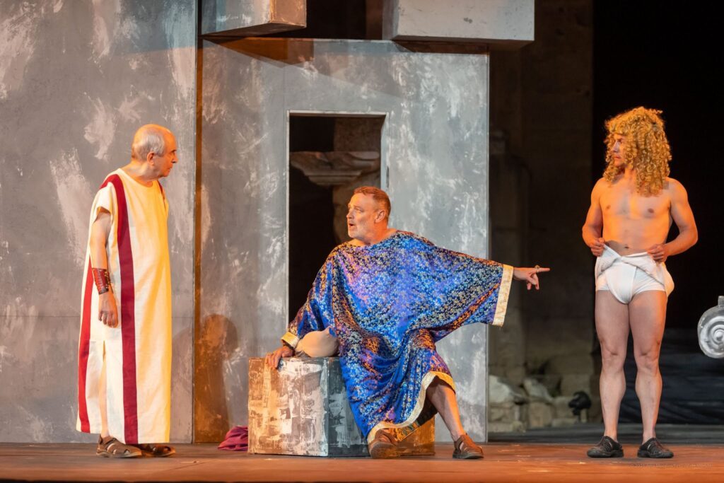 relacion entre festivales y teatro en la antigua roma