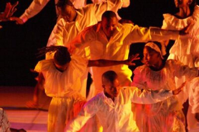 relacion entre ilustracion y danza en el teatro contemporaneo
