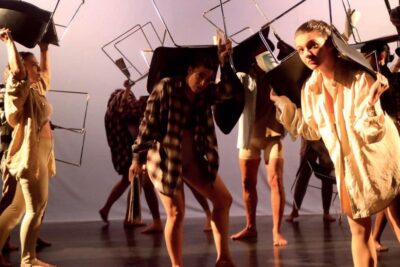 roles de la improvisacion en el teatro medieval exploracion