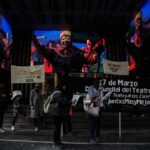 teatro popular y elite conflictos culturales en dos mundos
