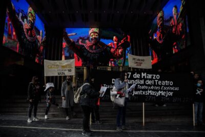 teatro popular y elite conflictos culturales en dos mundos