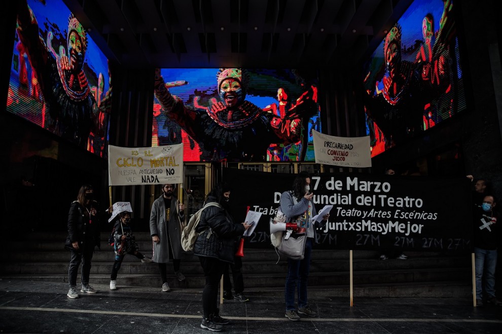 teatro popular y elite conflictos culturales en dos mundos