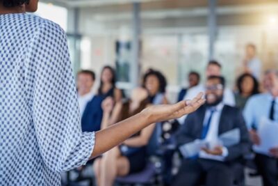 tecnicas y estrategias clave para hablar en publico con exito