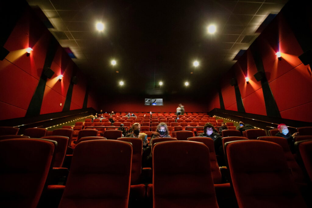 Tendencias Actuales en el Teatro Internacional: Un Análisis breve 5 tendencias actuales en el teatro internacional un analisis breve
