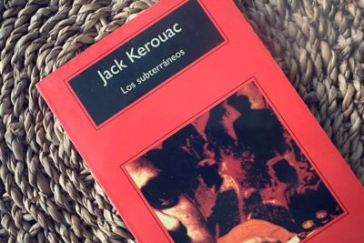 tensiones culturales en narrativas literarias modernas